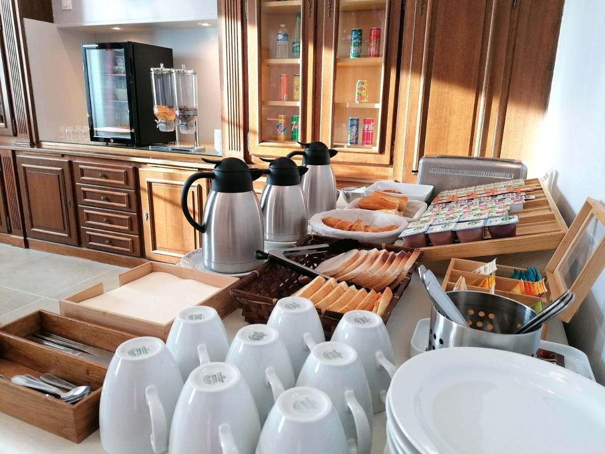 Hotel Le Dormeux Mehun-sur-Yevre Bagian luar foto