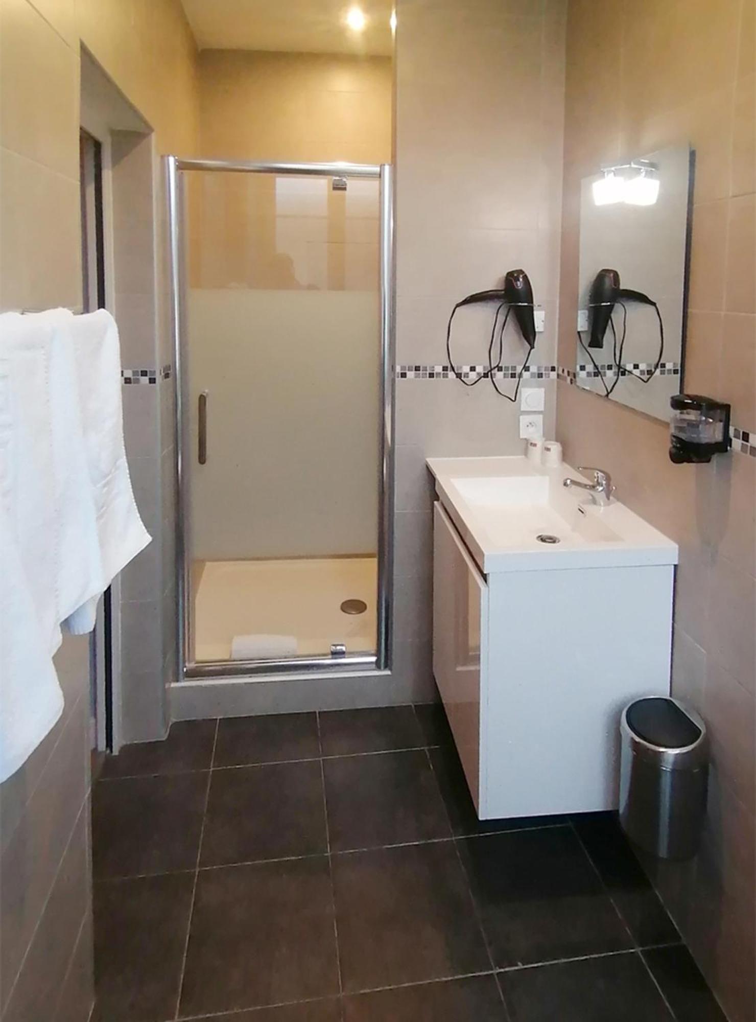 Hotel Le Dormeux Mehun-sur-Yevre Bagian luar foto